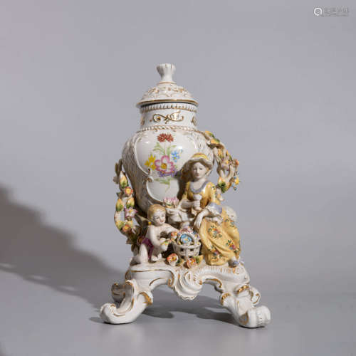 FALANGCAI FIGURINE PORCELAIN VASE