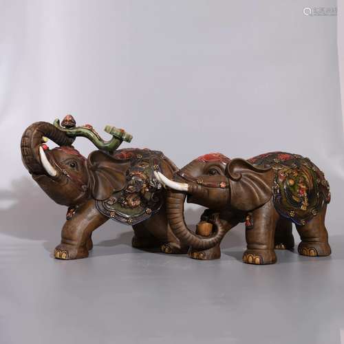 PAIR OF PORCELAIN ELEPHANT ORNAMENTS