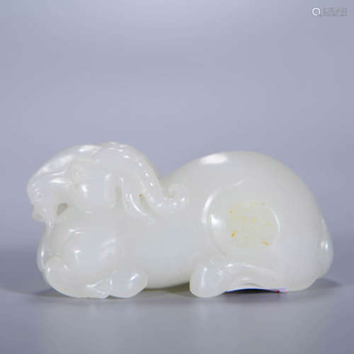 WHITE JADE DEER AND LINGZHI FUNGUS