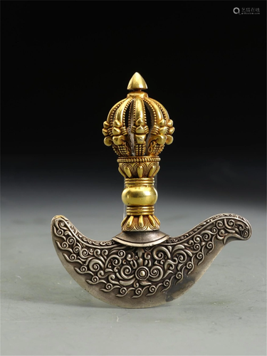 A BRONZE GILT BUDDHIST INSTRUMENT