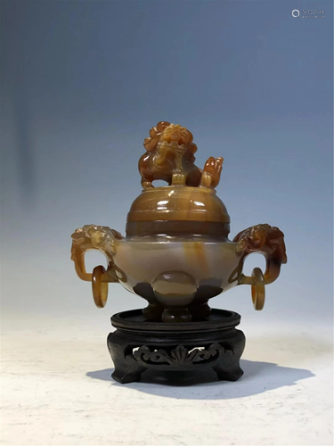 A CARVED AGATE INCENSE BURNER WITH DOUBLE HANDLES