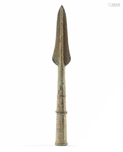 A LURISTAN BRONZE ARROW HEAD, 1ST MILLENIUM BC