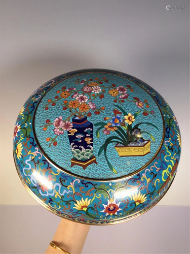 A CLOISONNE ENAMEL FLORAL BOX AND COVER