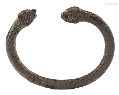 A SILVER ACHOMANID BANGLE WITH HEADS OF MYTHOLO…