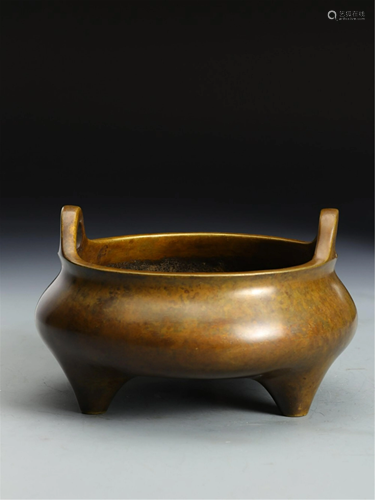 A BRONZE TRIPOD INCENSE BURNER WITH DOUBLE HANDLES