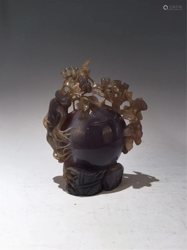 AN AGATE CARVED DECORATION