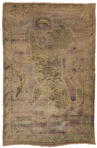 A KASGAR SILK RUG, EAST CHINA, 18TH CENTURY