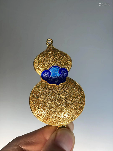 A GILT SILVER DOUBLE-GOURDS SHAPED INCENSE PENDANT