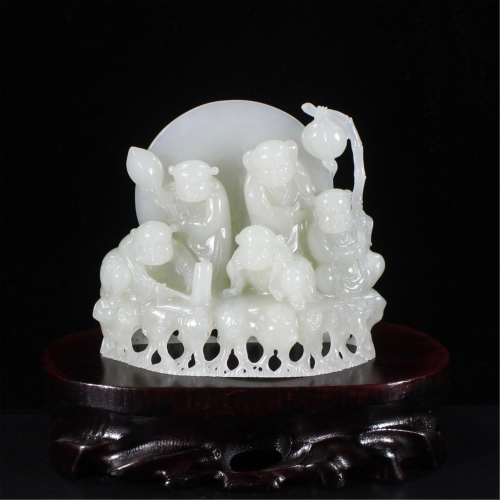 A JADE CARVED DECORATION OF FIVE KIDS