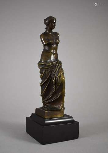 Venus von Milo. Bronze, auf schwarzem Steinsockel. 2. H. 19....