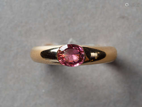 Turmalin-Beisteckring. Ovaler roséfarbener Turmalin ca. 1 ct...