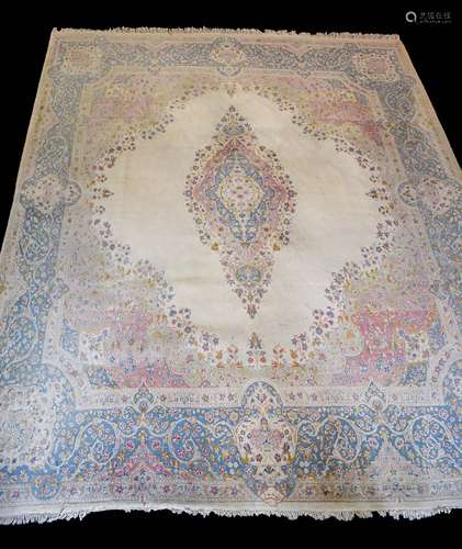 Kirman-Teppich. 430 x 350 cm