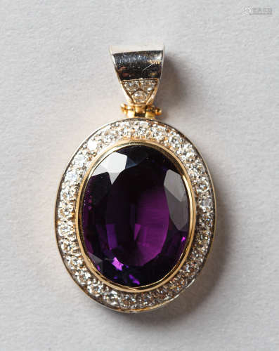 Amethyst-/Brillantanhänger. Großer ovaler Amethyst, mit ca. ...