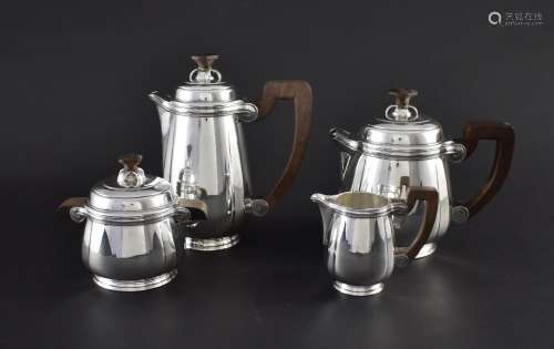 Art-Déco-Tee-/Kaffeekern. Teekanne und Kaffeekanne mit Schar...