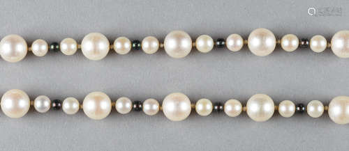 Perlen-Sautoir mit weißen und schwarzen Perlen, Ø 9 mm - 3 m...
