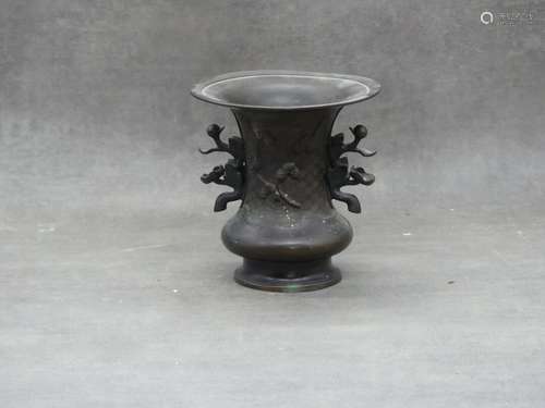 CHINE. Vase cornet