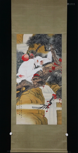 A CHINESE PAINTING OF WHITE MONKEY WITH PEACHES