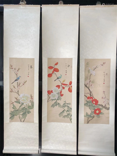 A SET OF THREE CHINESE PAINTING HANGING SCROLLS