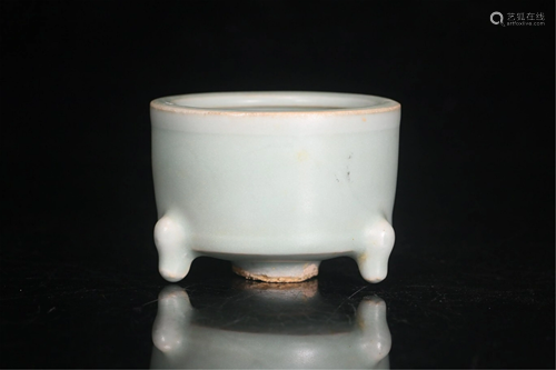 A LONGQUAN TYPE GLAZE TRIPOD CENSER