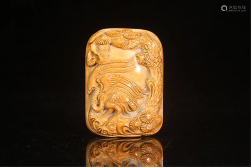 A CARVED 'PINE AND CRANE' PLAQUE PENDANT