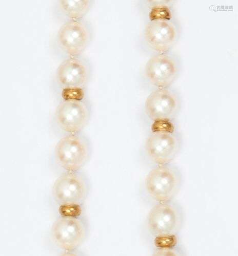 Collier composé d’un rang de perles de culture alternées de ...