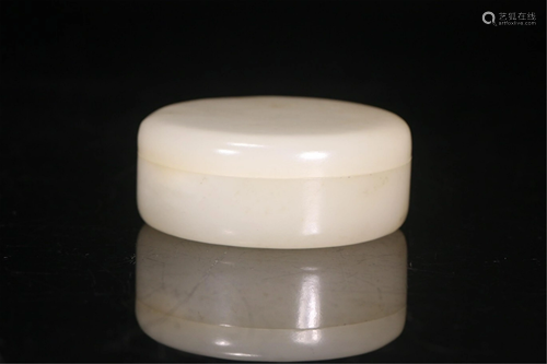 A CIRCULAR JADE BOX AND COVER