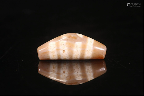 A HORN SHAPED AGATE DZI BEAD