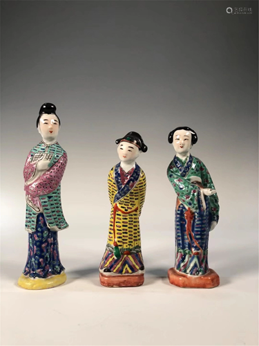 A GROUP OF THREE FAMILLE ROSE PORCELAIN FIGURINES