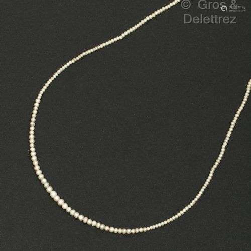 Collier composé d’un rang de perles fines. Diamètre des perl...