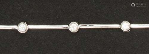 Bracelet « Ligne » en or gris, orné de bâtonnets alternés de...