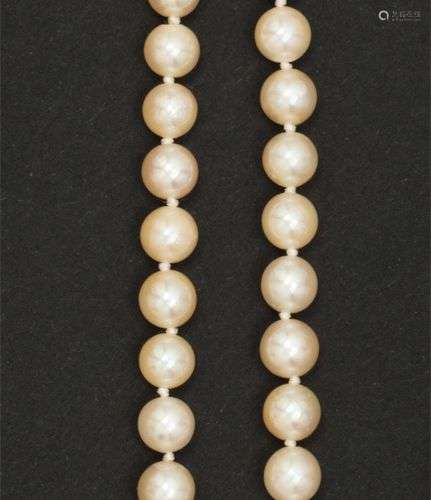Sautoir composé d’un rang de perles de culture en légère chu...