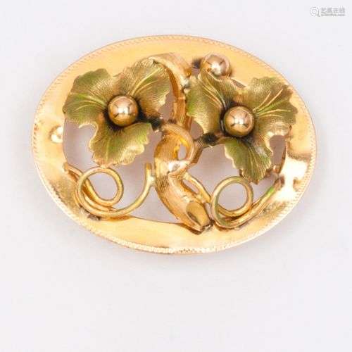 Parure en or jaune comprenant une broche et une paire de bou...