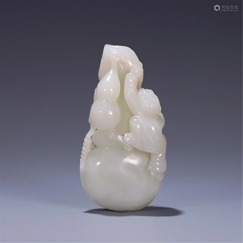 A JADE CARVED DOUBLE-GOURDS DECORATION