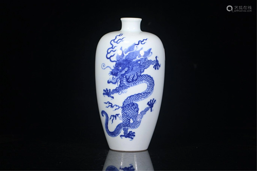 A BLUE AND WHITE DRAGON VASE