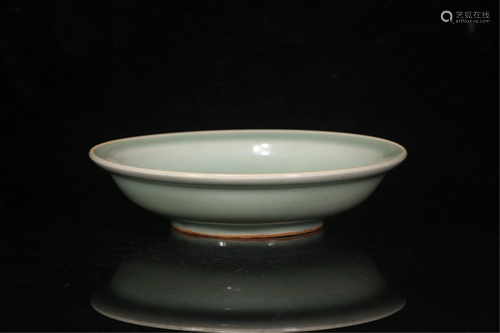 A LONGQUAN TYPE CELADON GLAZE PORCELAIN PLATE