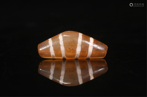 A HORN SHAPED AGATE DZI BEAD