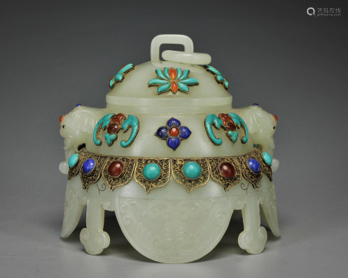 A Hardstones Inlaid Jade Box Qing Dynasty