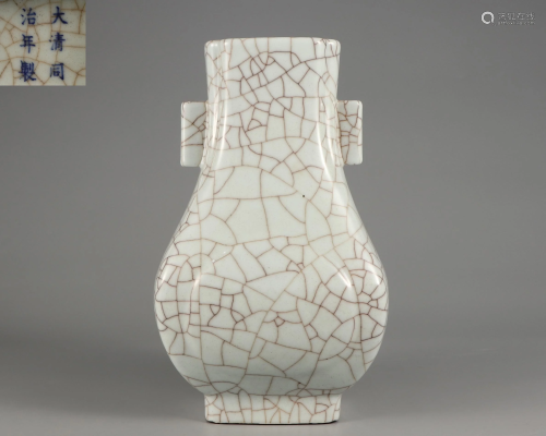 A Ge-ware Crackle Arrow Vase Qing Dynasty
