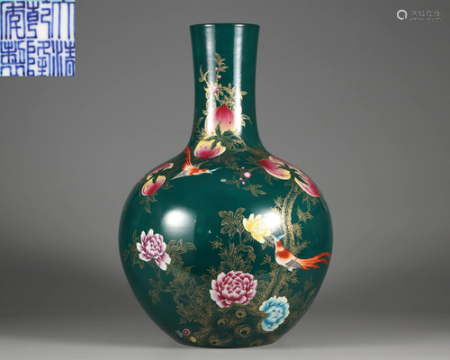 A Famille Rose Globular Vase Qing Dynasty