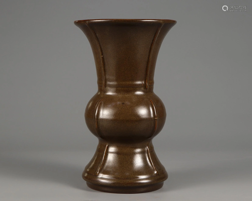 A Tea-dust Glazed Beaker Vase Qing Dynasty