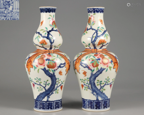 An Underglaze Blue and Famille Rose Vases Qing Dynasty