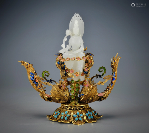 A Carved White Jade Seated Guanyin Qing Dynasty