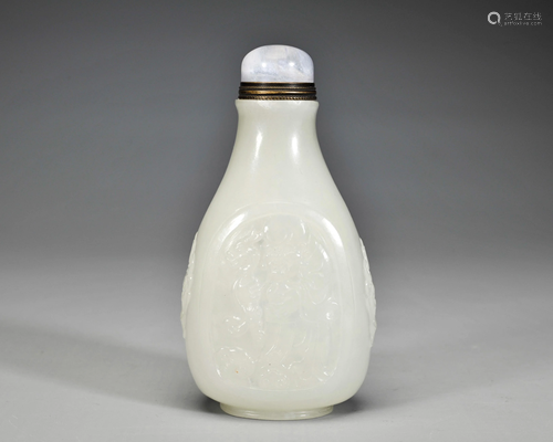 A Carved White Jade Snuff Bottle Qing Dynasty