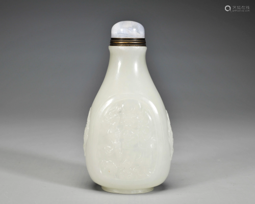 A Carved White Jade Snuff Bottle Qing Dynasty