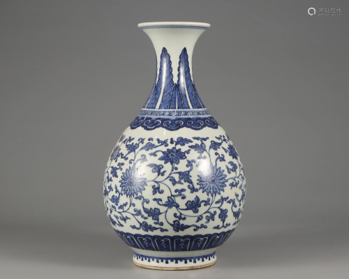 A Blue and White Vase Yuhuchunping Qing Dynasty