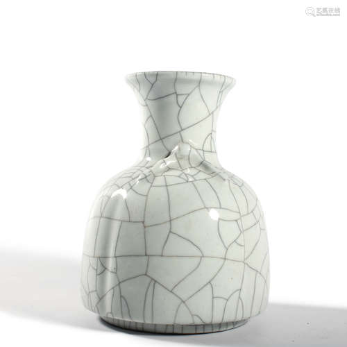 A Ge Type Wrapped Vase