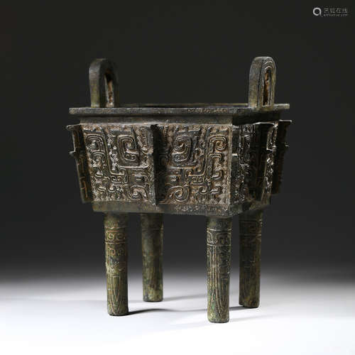 A Bronze Ritual Beast Square Vessel Ding