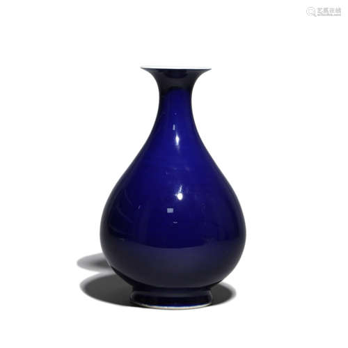 A Sacrificial Blue Glaze Pear-Shaped Vase