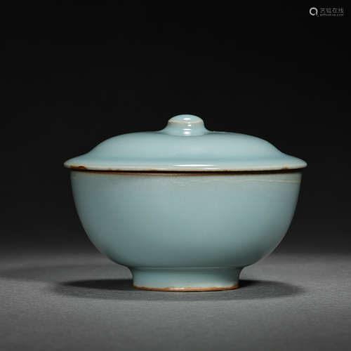 LONGQUAN WARE CELADON BOWL WITH COVER , SOUTHERN SONG DYNAST...