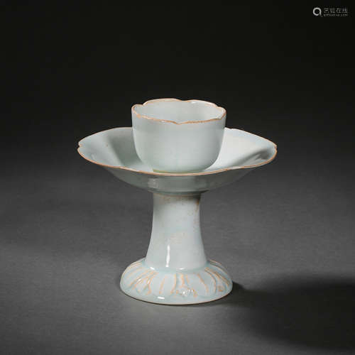 A SET OF CELADON HIGH-FOOT CUP, HUTIAN WARE, SOUTHERN SONG D...